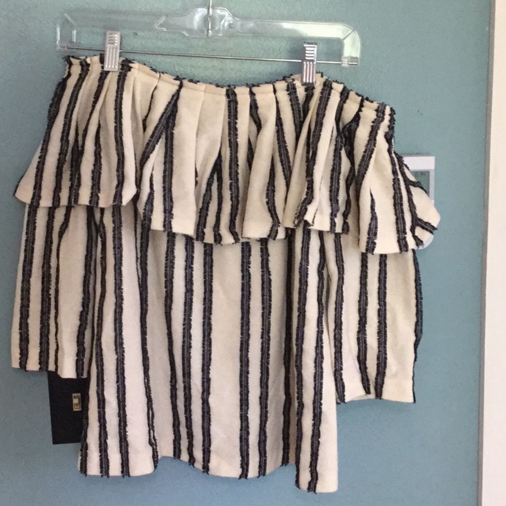 Banana Republic boat neck ruffle top
